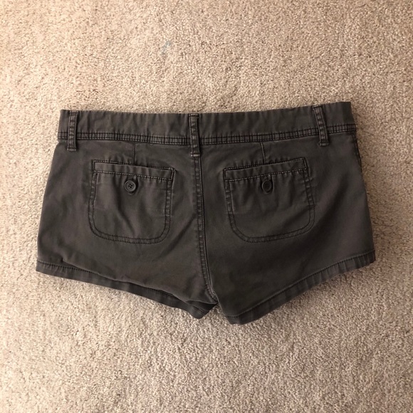 Grey shorts - Picture 2 of 2